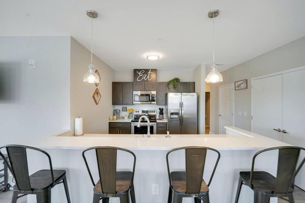 Beautiful 2Br Apt/Ewr Airport/King /Free Parking Ньюарк Екстер'єр фото