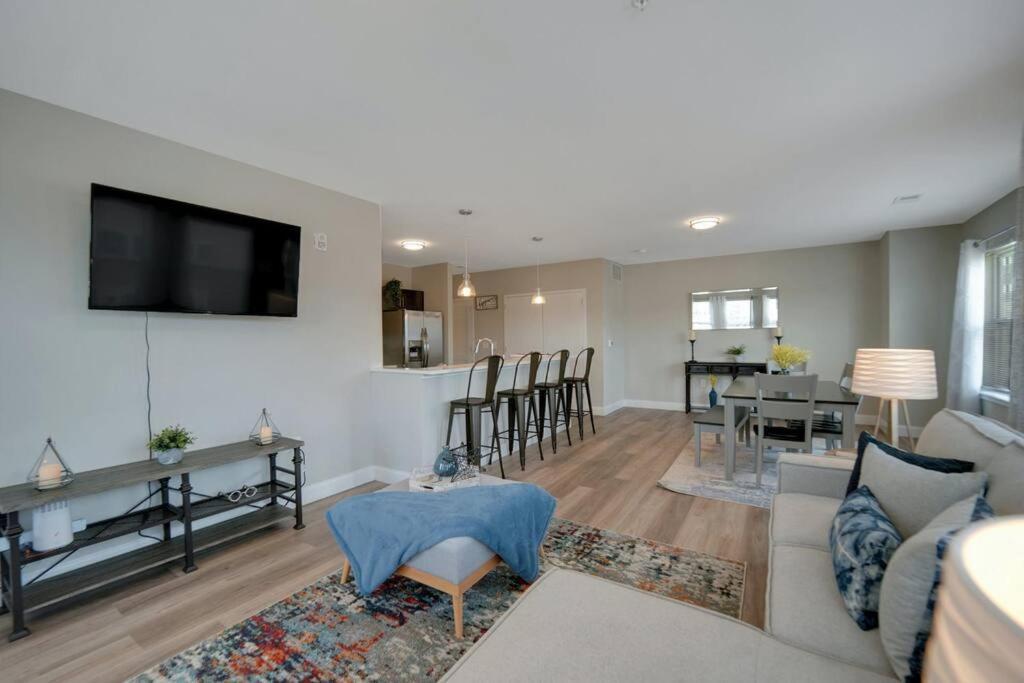 Beautiful 2Br Apt/Ewr Airport/King /Free Parking Ньюарк Екстер'єр фото