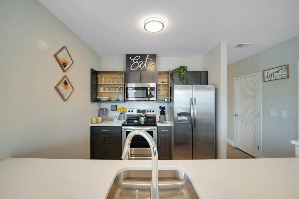 Beautiful 2Br Apt/Ewr Airport/King /Free Parking Ньюарк Екстер'єр фото